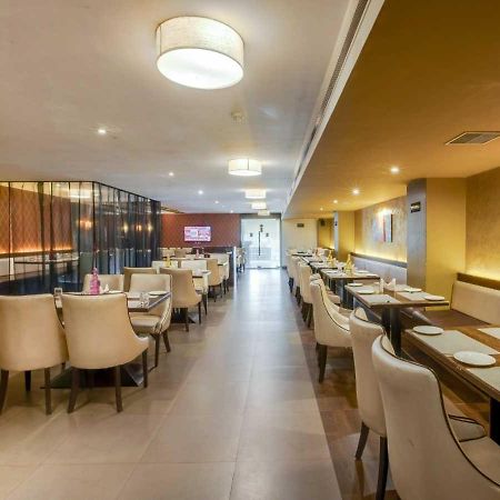 Hotel Sandstone Inn Lucknow Dış mekan fotoğraf