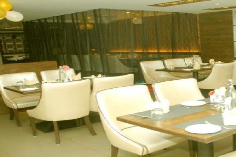 Hotel Sandstone Inn Lucknow Dış mekan fotoğraf