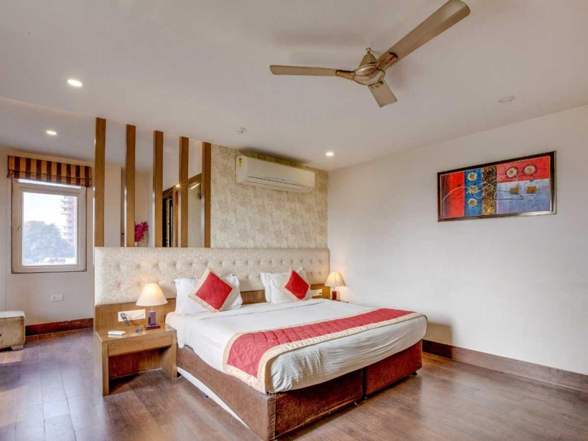 Hotel Sandstone Inn Lucknow Dış mekan fotoğraf