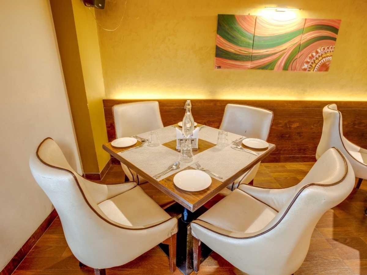 Hotel Sandstone Inn Lucknow Dış mekan fotoğraf