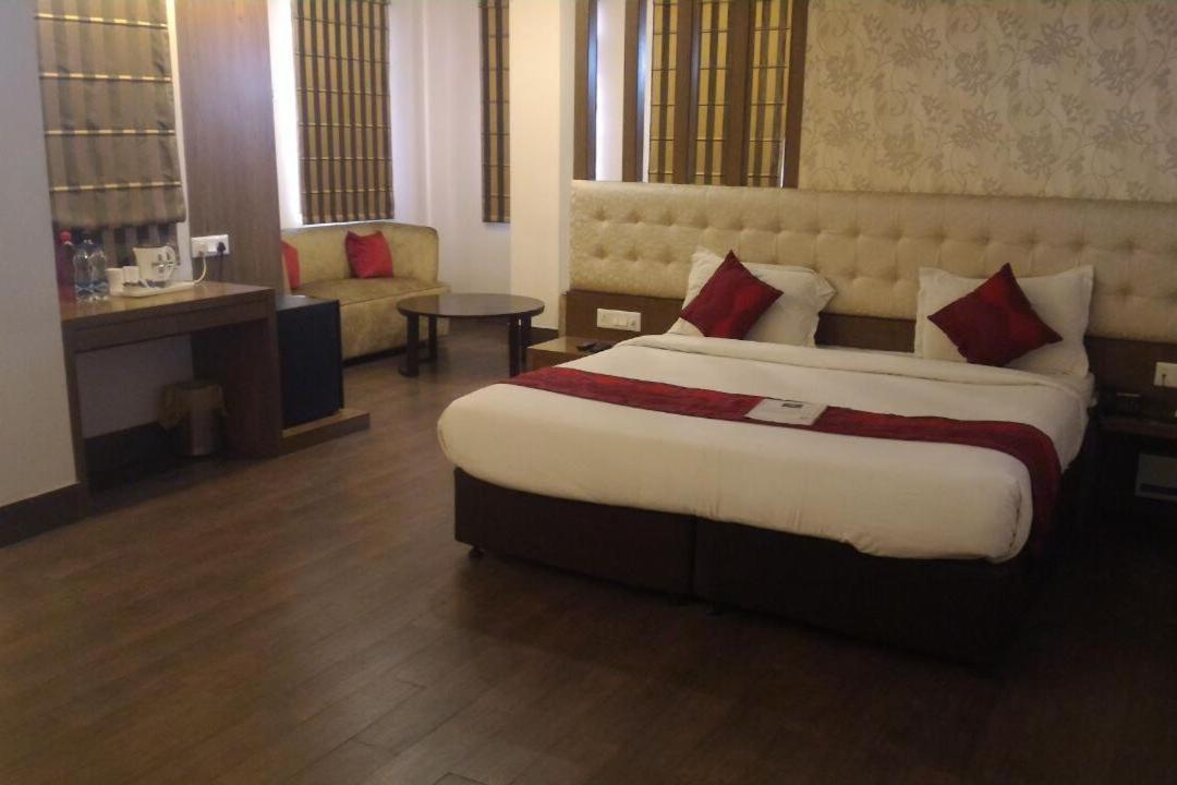 Hotel Sandstone Inn Lucknow Dış mekan fotoğraf