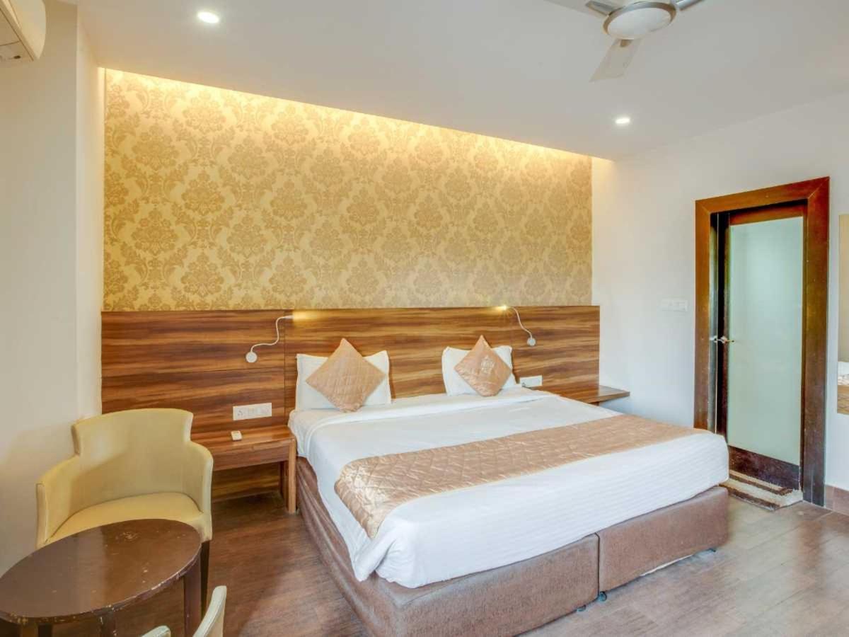 Hotel Sandstone Inn Lucknow Dış mekan fotoğraf