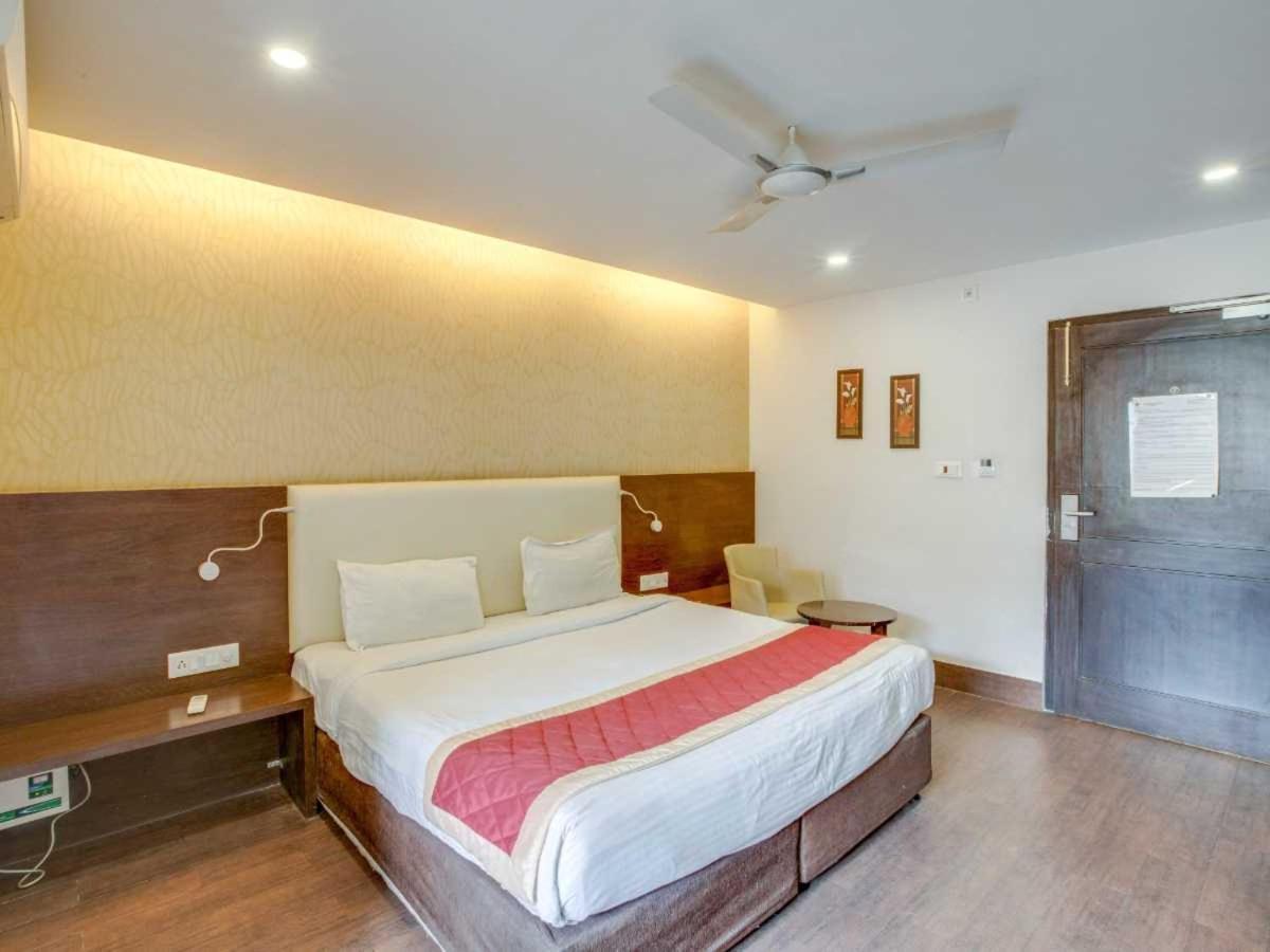 Hotel Sandstone Inn Lucknow Dış mekan fotoğraf